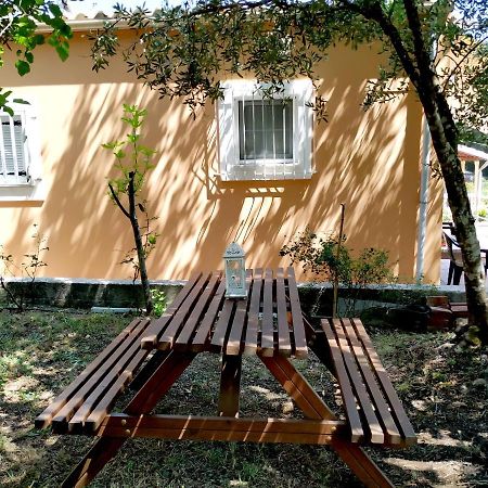 Family Holiday Apartment With Garden & Bbq Velonádes Exterior photo