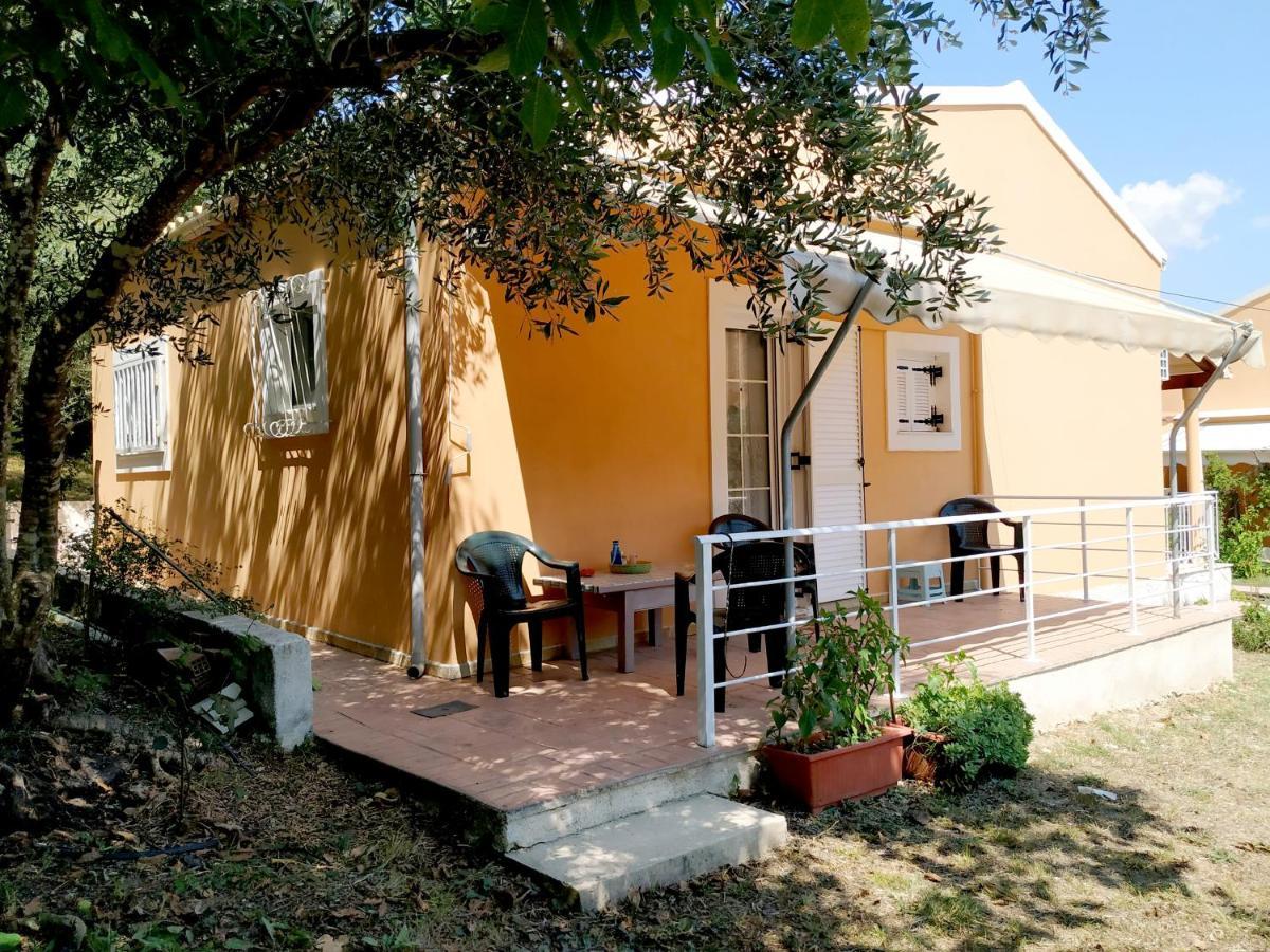 Family Holiday Apartment With Garden & Bbq Velonádes Exterior photo