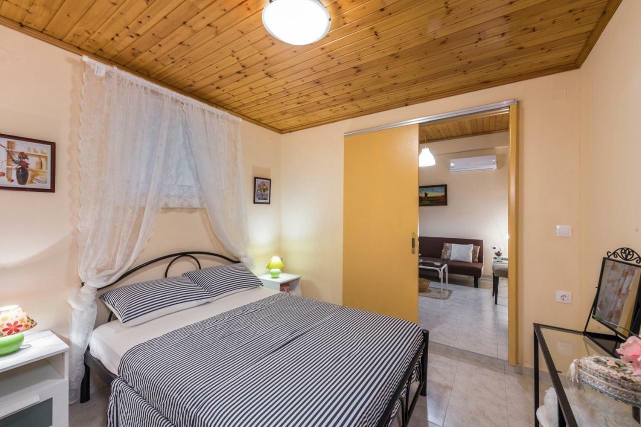 Family Holiday Apartment With Garden & Bbq Velonádes Exterior photo