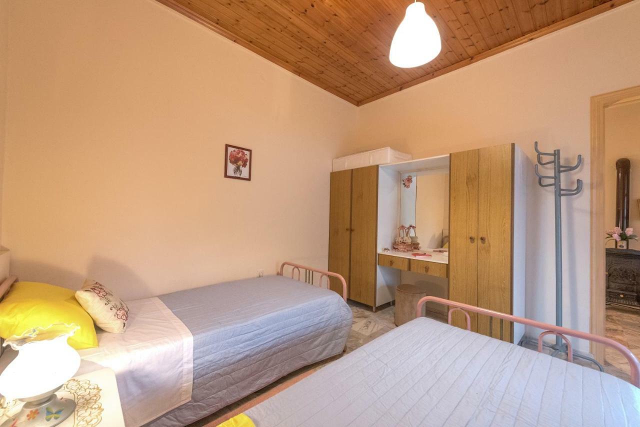 Family Holiday Apartment With Garden & Bbq Velonádes Exterior photo