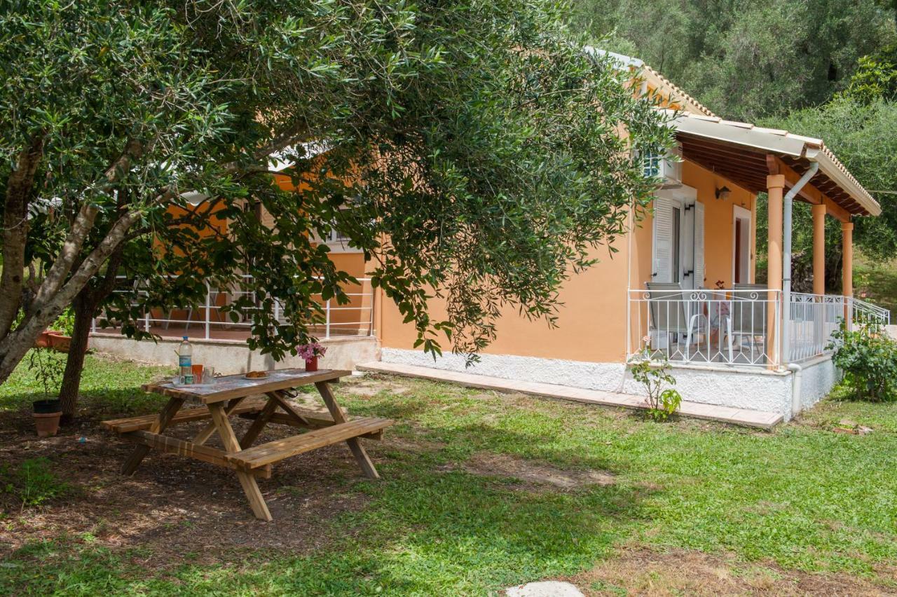 Family Holiday Apartment With Garden & Bbq Velonádes Exterior photo