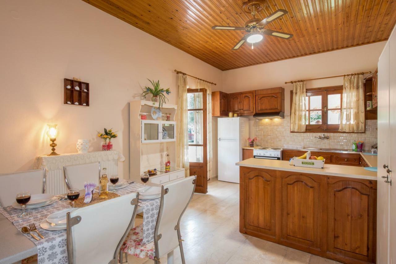 Family Holiday Apartment With Garden & Bbq Velonádes Exterior photo