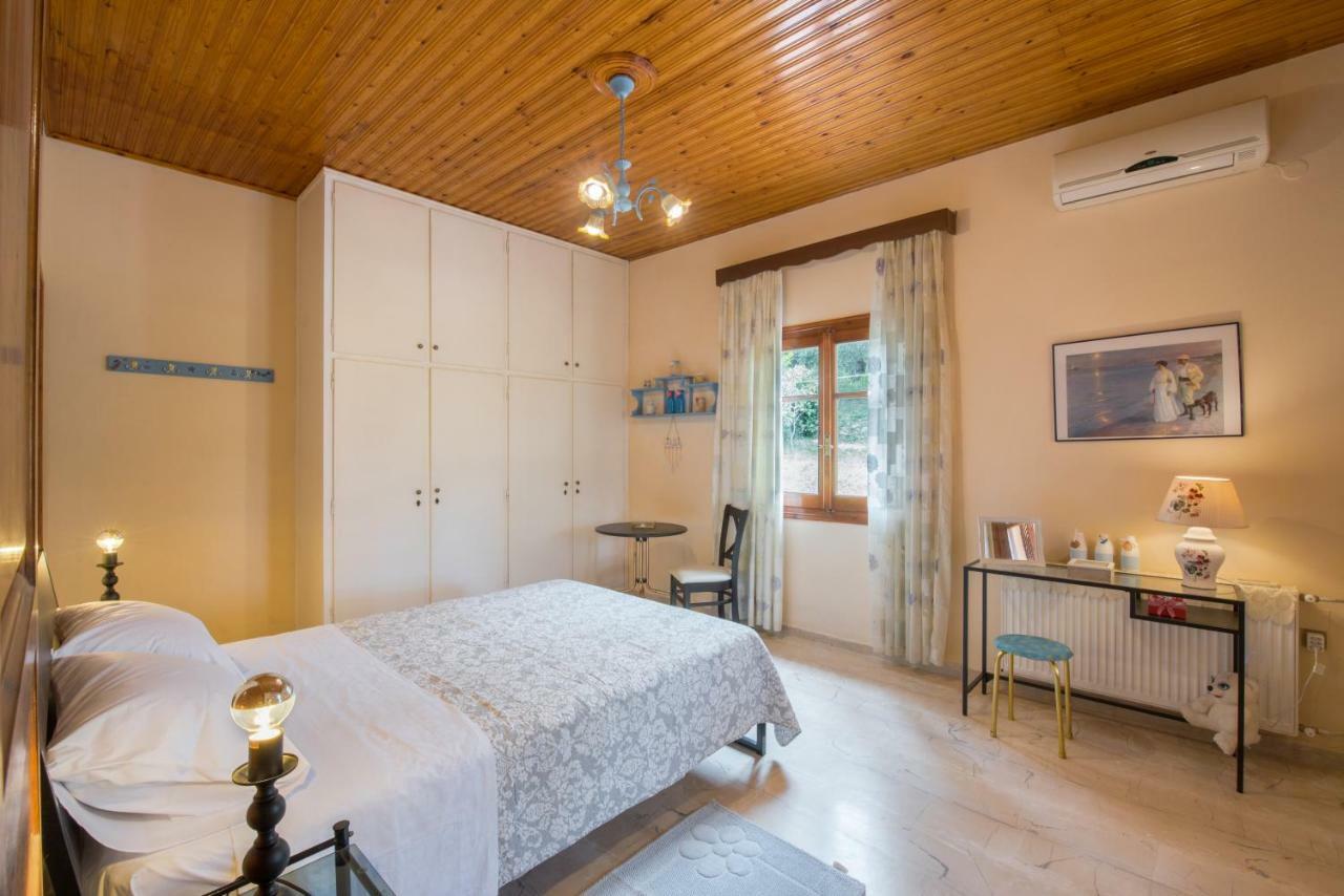 Family Holiday Apartment With Garden & Bbq Velonádes Exterior photo
