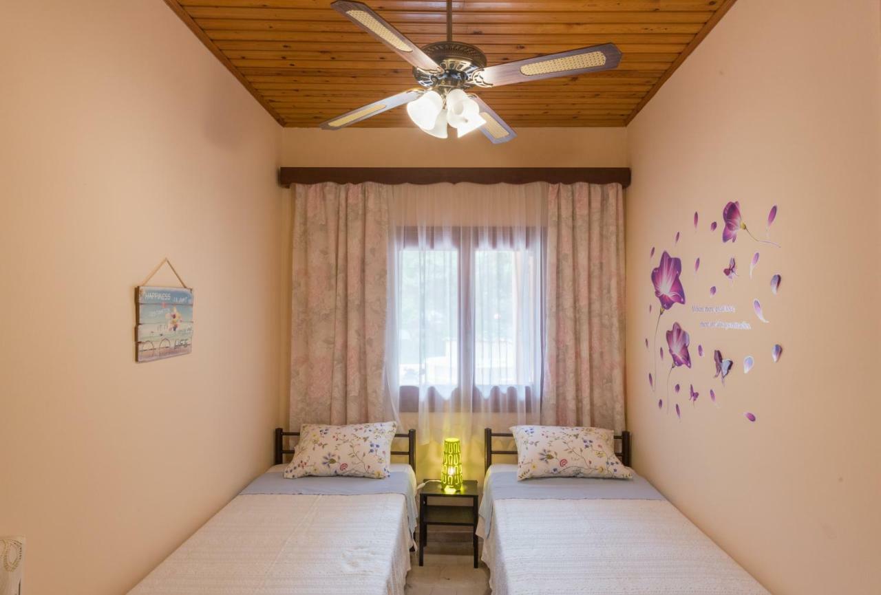 Family Holiday Apartment With Garden & Bbq Velonádes Exterior photo