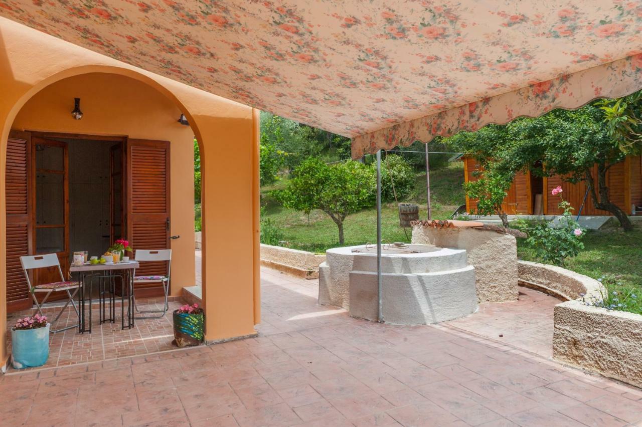 Family Holiday Apartment With Garden & Bbq Velonádes Exterior photo