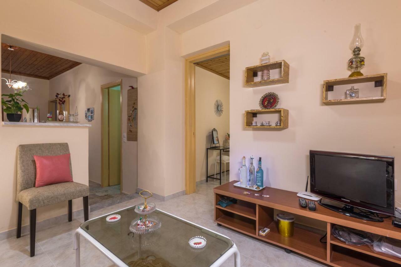 Family Holiday Apartment With Garden & Bbq Velonádes Exterior photo
