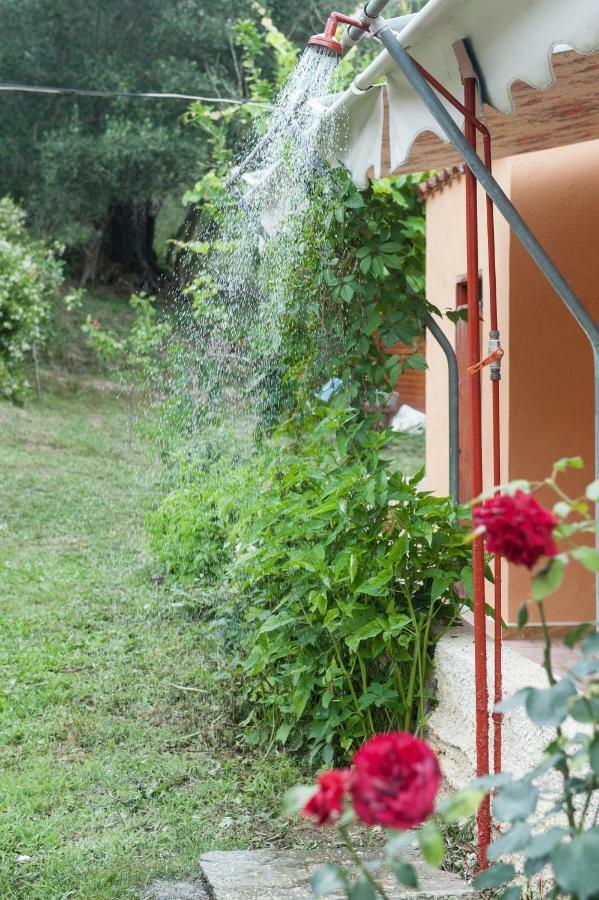 Family Holiday Apartment With Garden & Bbq Velonádes Exterior photo
