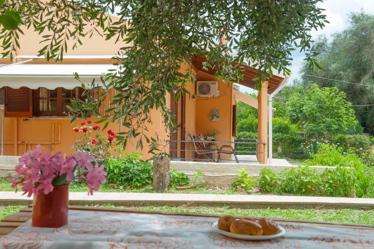 Family Holiday Apartment With Garden & Bbq Velonádes Exterior photo