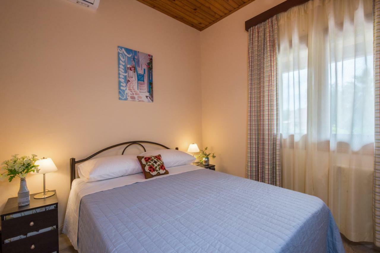 Family Holiday Apartment With Garden & Bbq Velonádes Exterior photo
