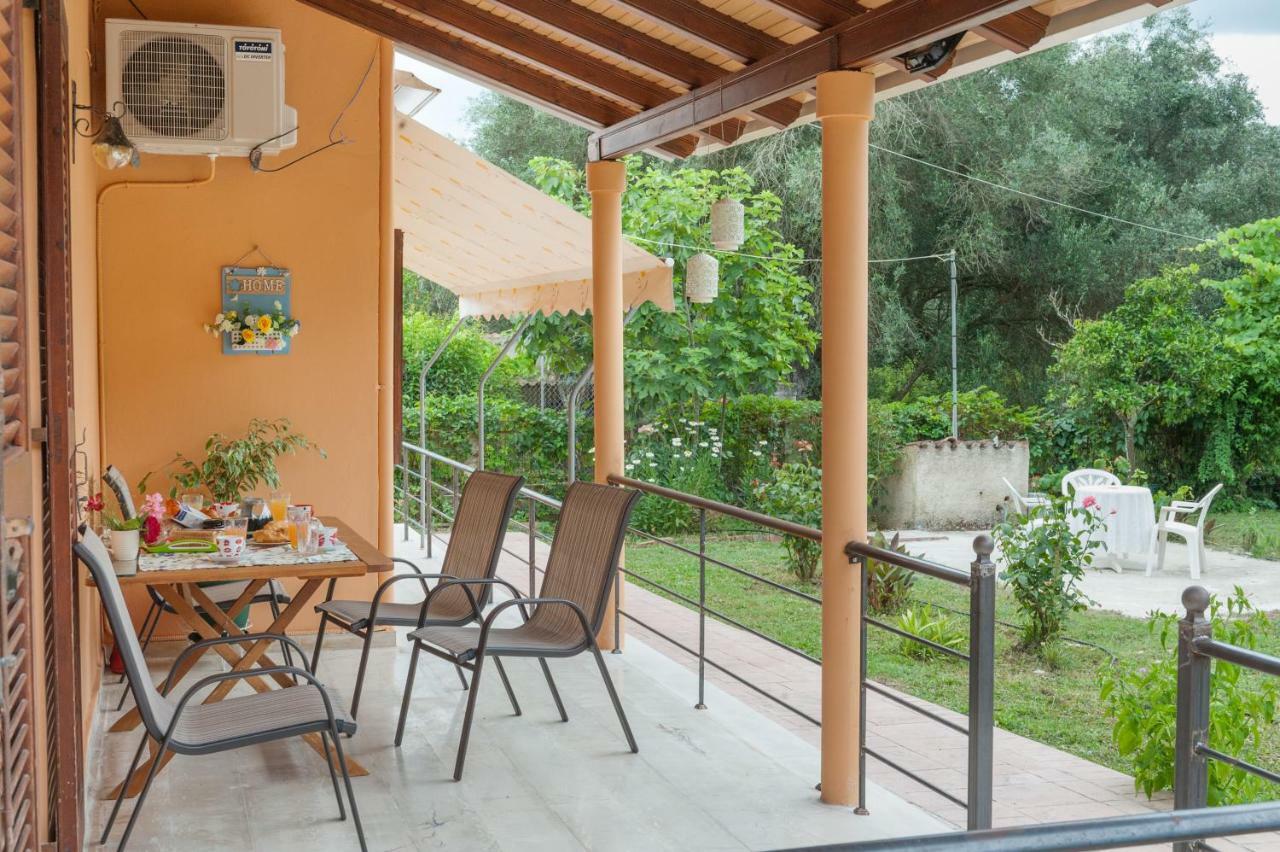 Family Holiday Apartment With Garden & Bbq Velonádes Exterior photo