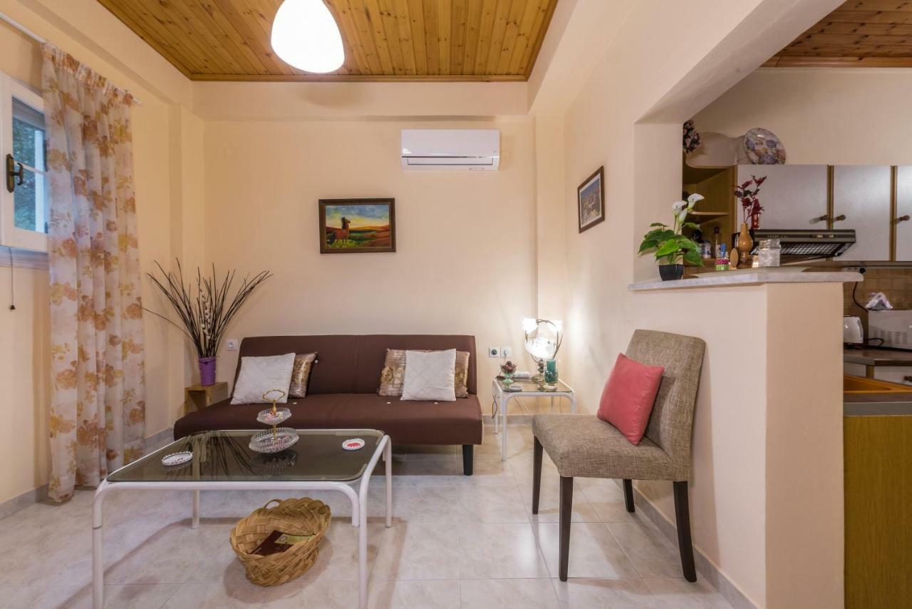 Family Holiday Apartment With Garden & Bbq Velonádes Exterior photo