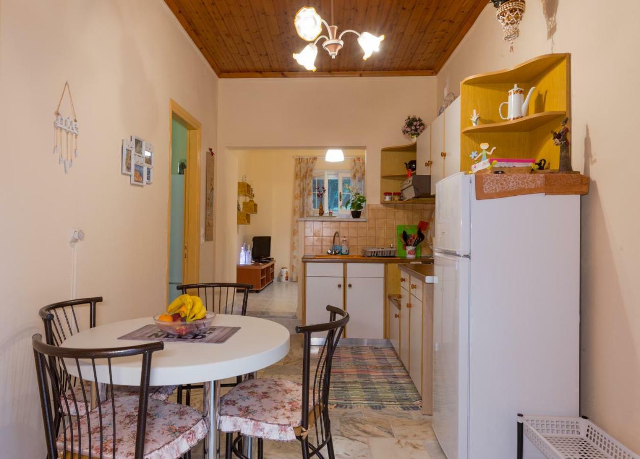 Family Holiday Apartment With Garden & Bbq Velonádes Exterior photo